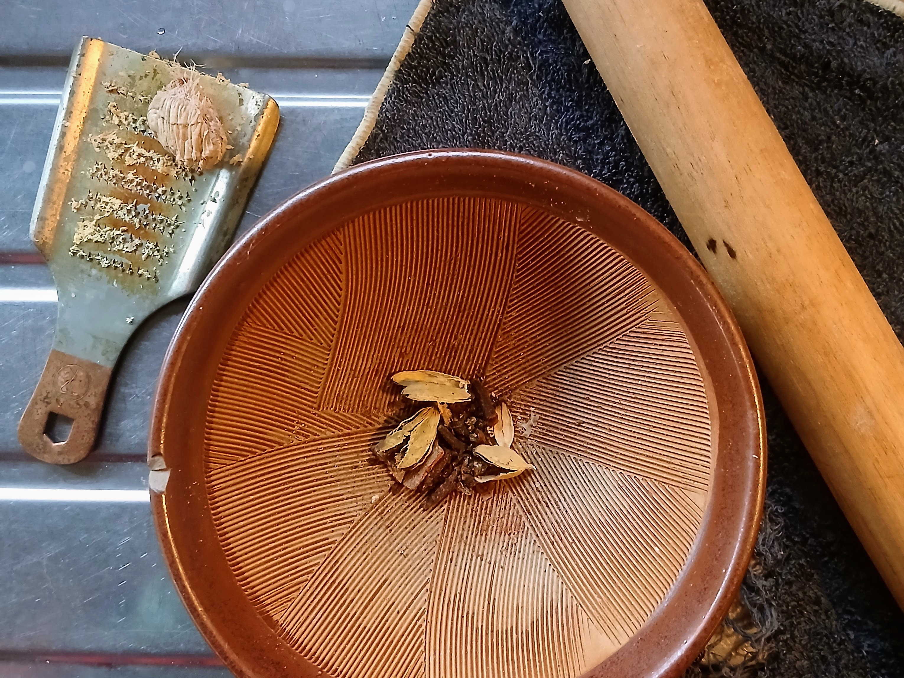 「この世の休み」に生姜たっぷりホットチャイで温まる