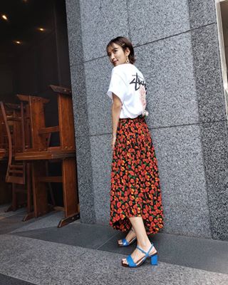 夏菜さん着用 Stussy Carnation Tee👕