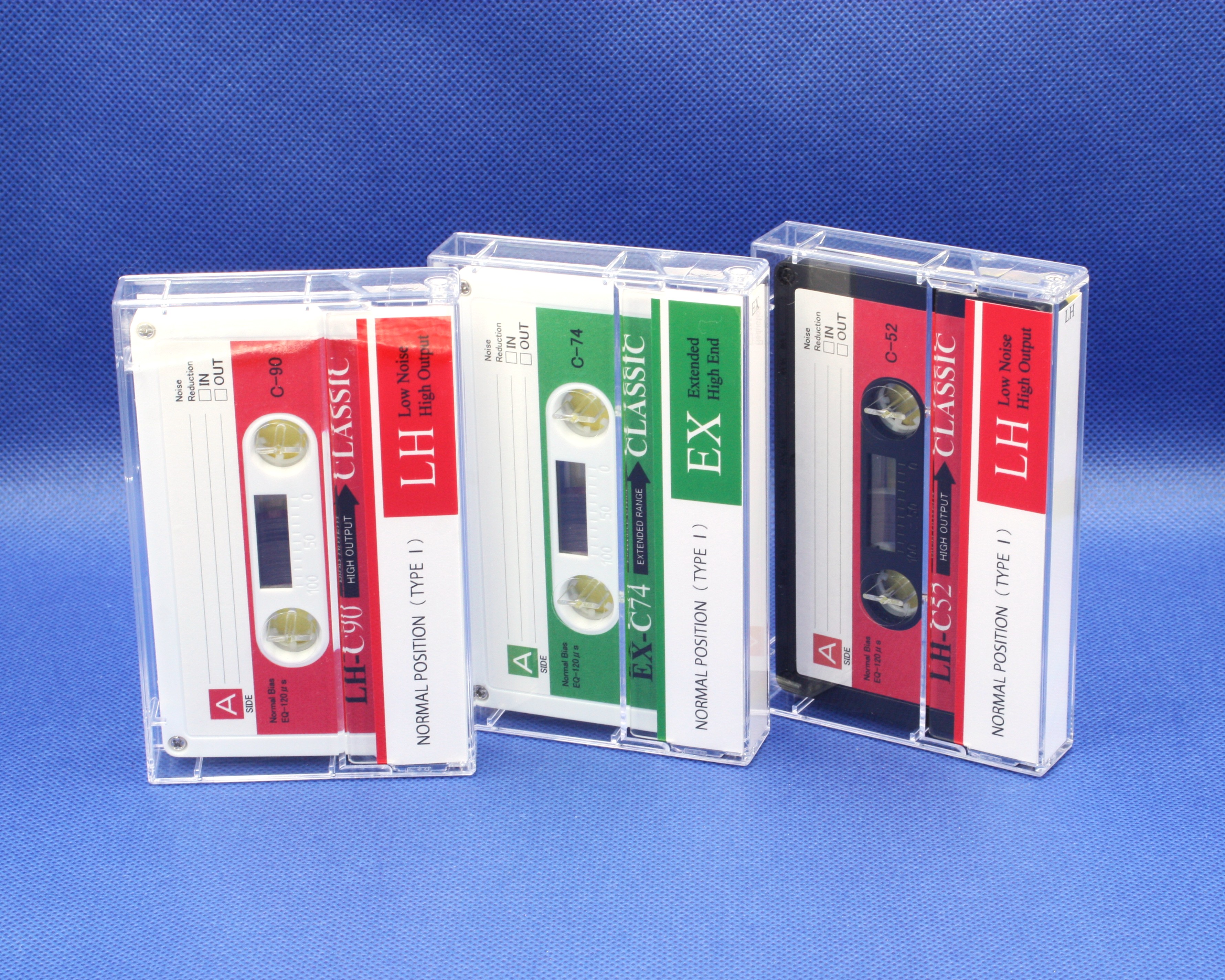 C52/C74/C90・レトロ調白＆黒ハーフカセット・LH／EXのリリース