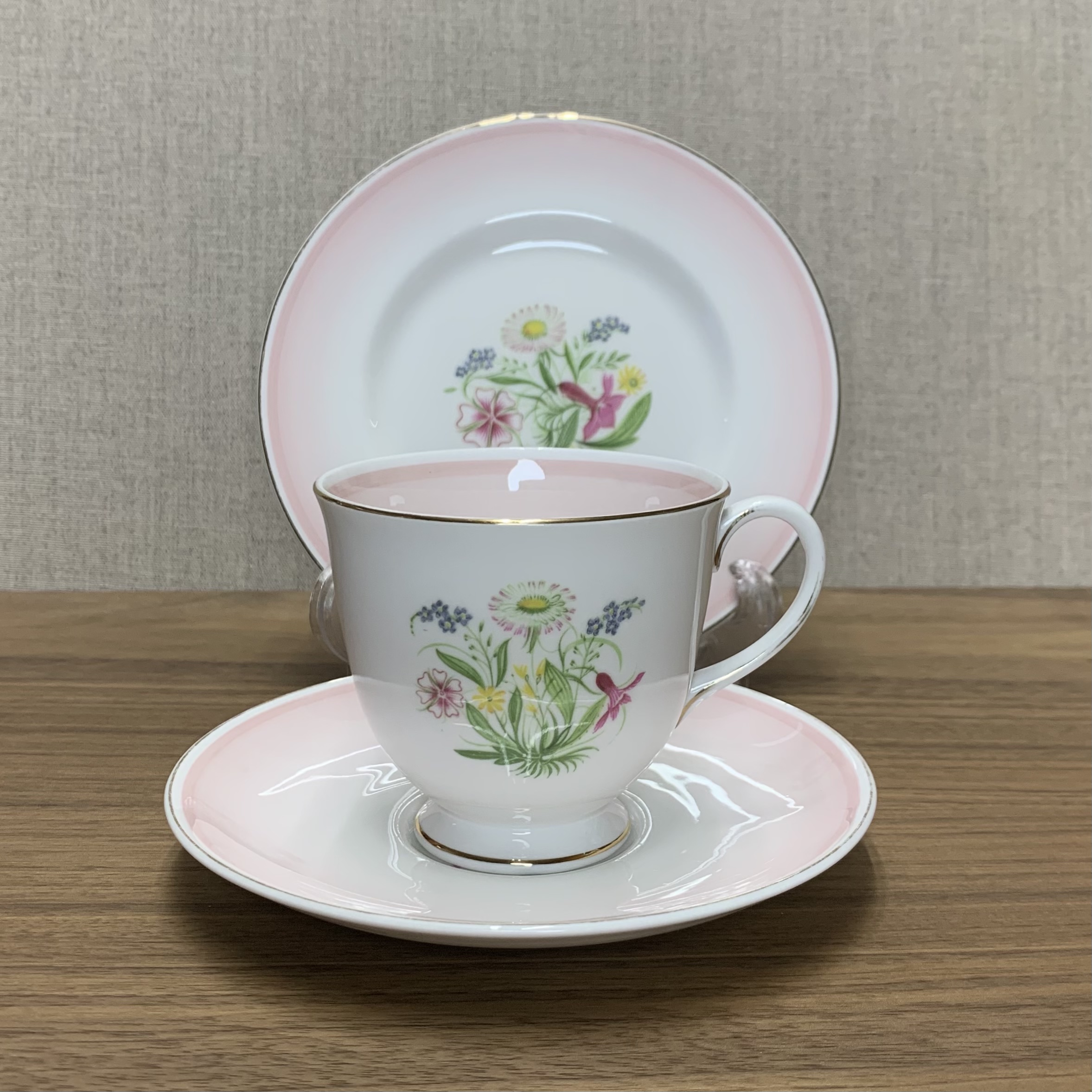 ロマンスのトリオなどが入荷しています。