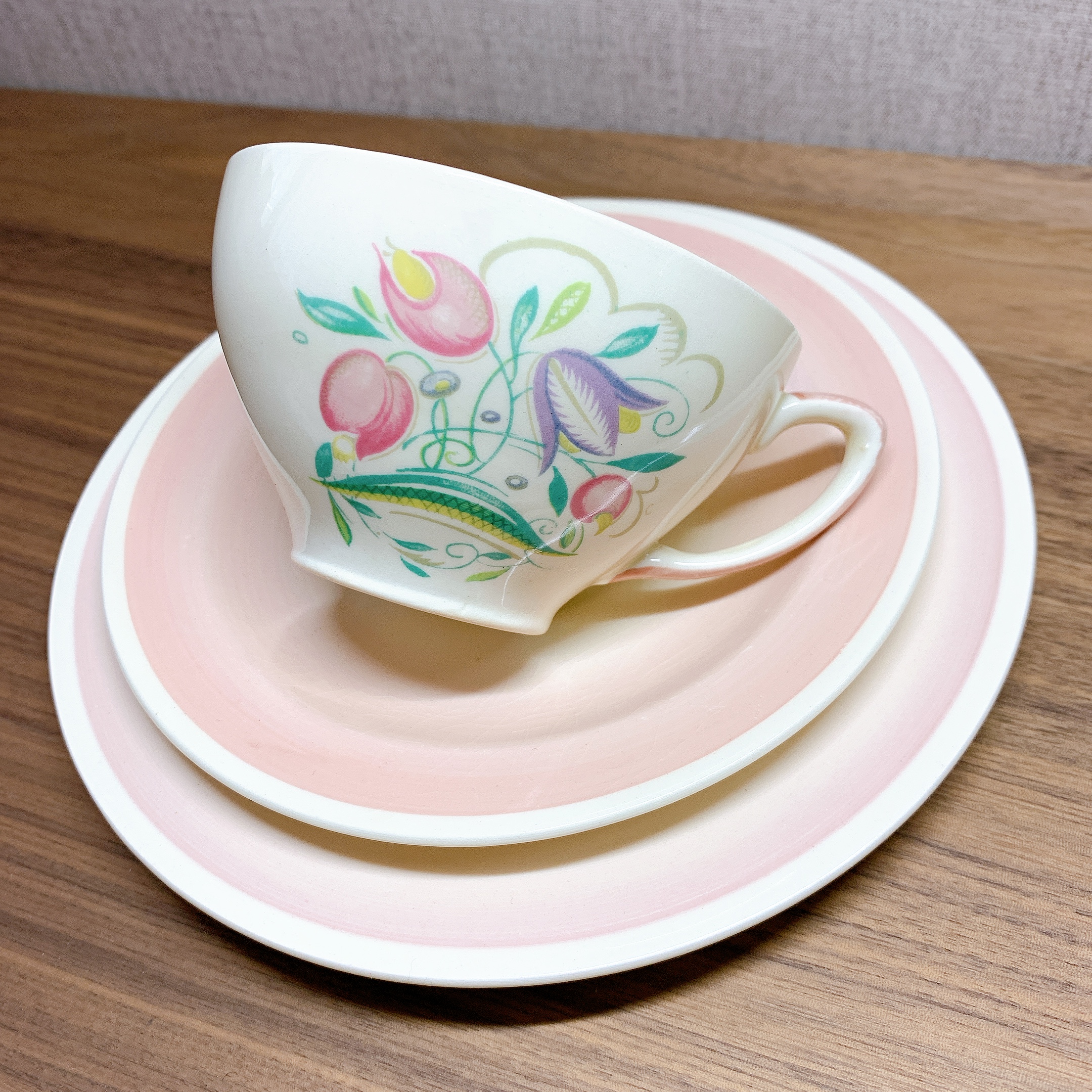 スージークーパーのドレスデン(ピンク)のトリオが入荷しました。