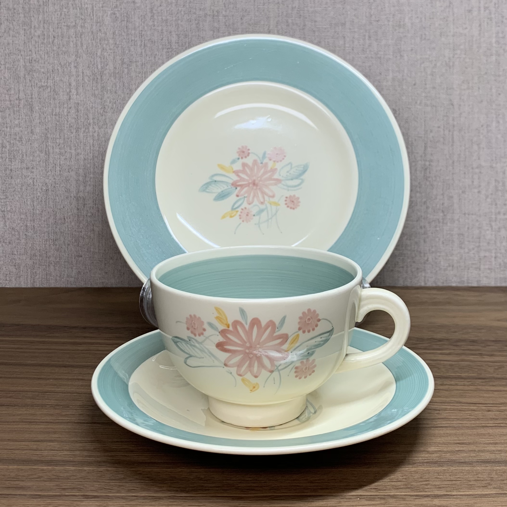 フローラルパターン色々入荷しました。