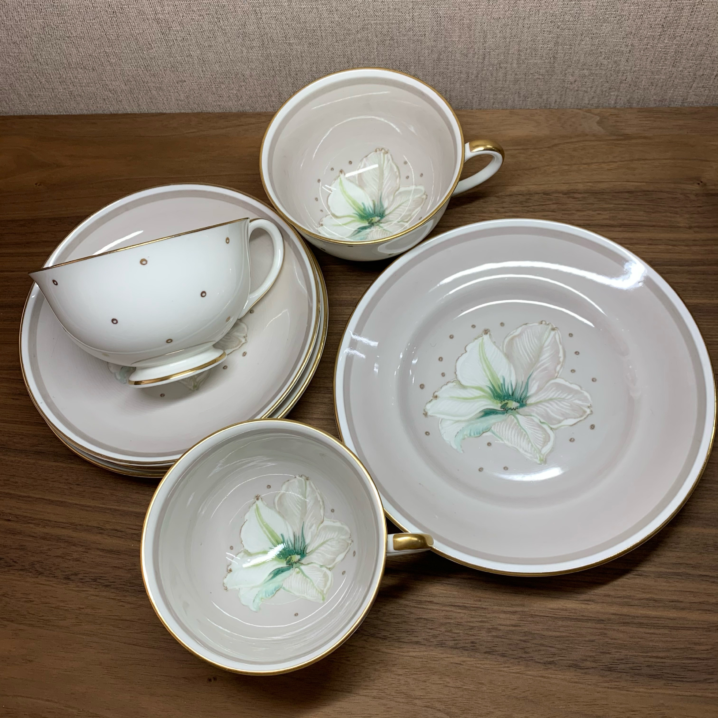 クレマチスのトリオも入荷しています。