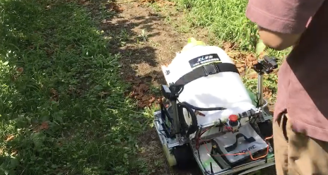 【CuGo 事例紹介】ブドウ農家向けの除草剤散布ロボットを開発