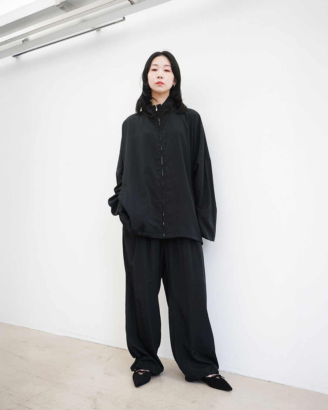 【Blanc YM(ブランワイエム)】スポーティかつ都会的、それでいてモードなセットアップ