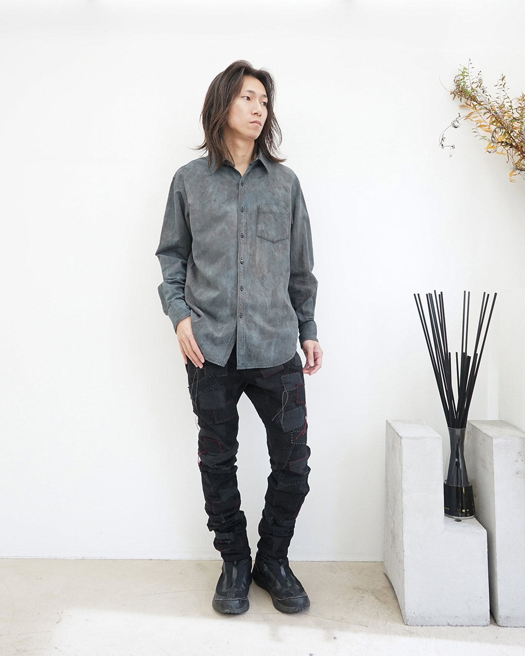 【kujaku (クジャク)】Graphite Blueはこう着る