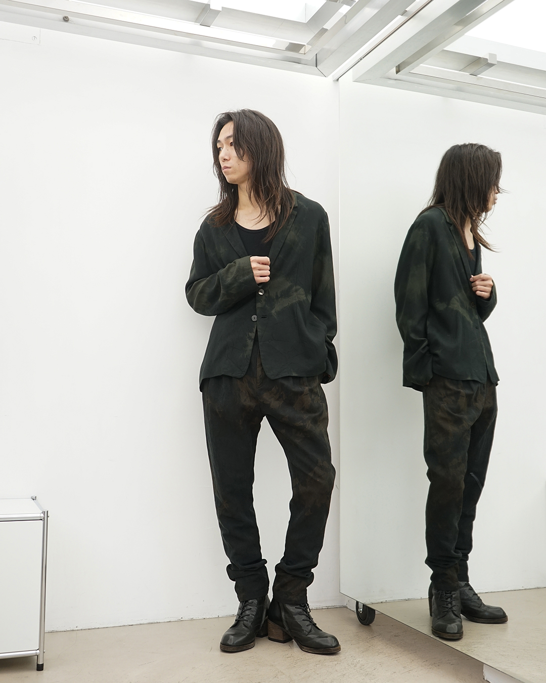 【kujaku (クジャク)】ソリッドで退廃的なオブジェクトダイ