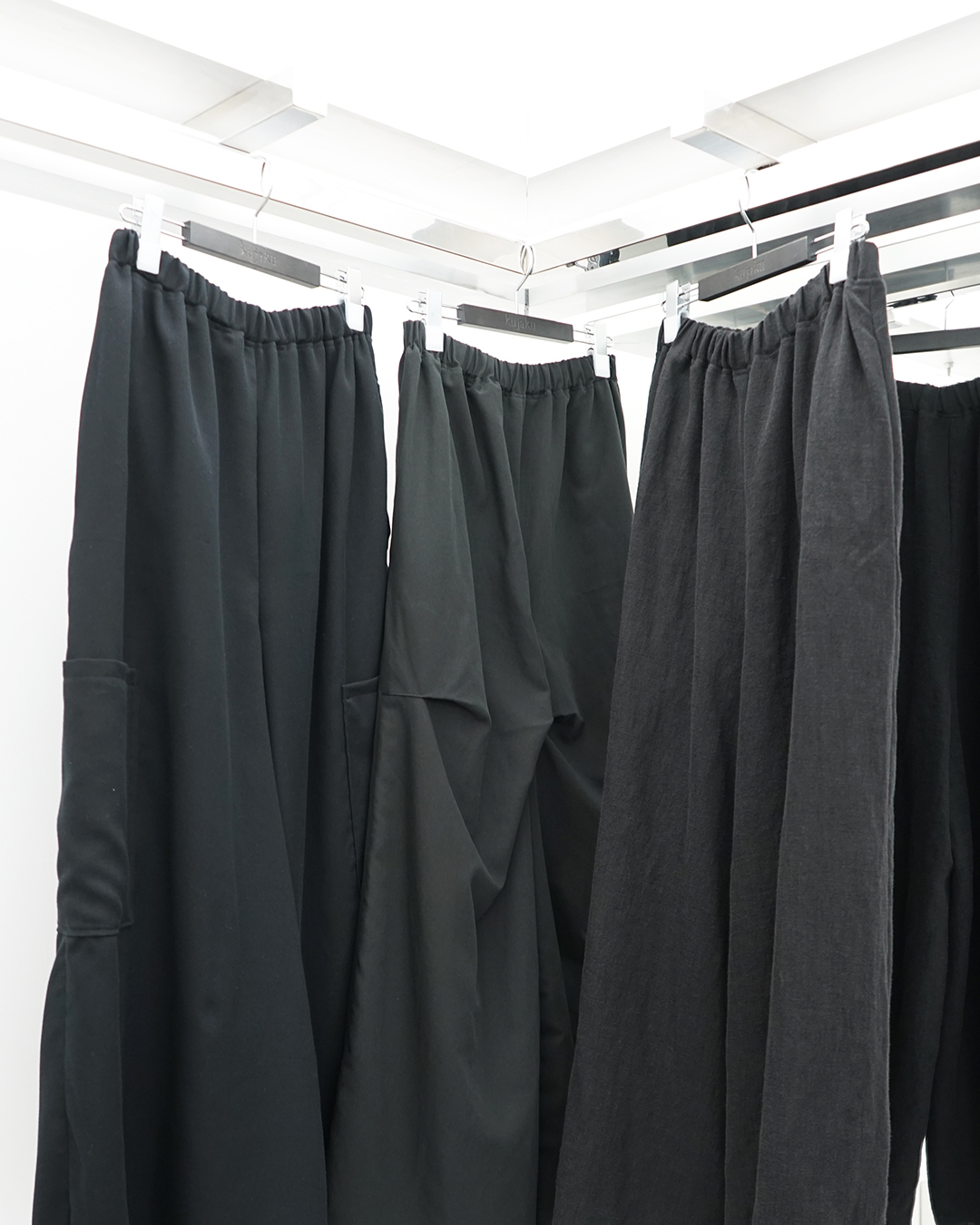 【kujaku（クジャク）】ワイドパンツが売れすぎて売れすぎて