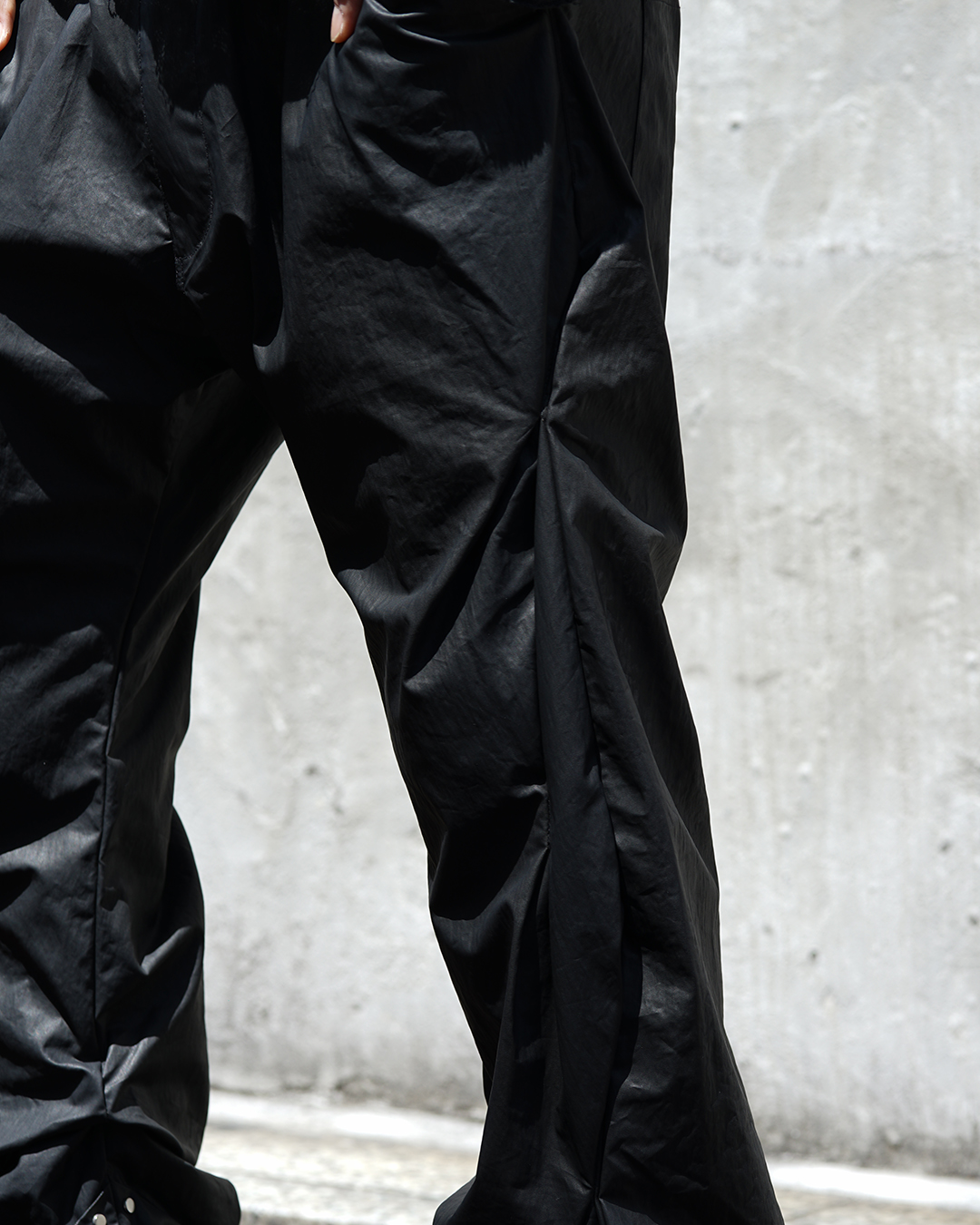 【A.F ARTEFACT (エーエフアーティファクト)】サイバーテック感溢れるパンツ