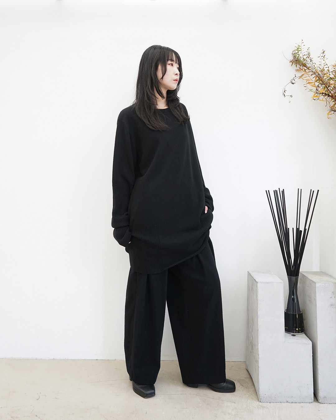 【Aleksandr Manamis(アレクサンダーマナミス)】雰囲気のあるカシミヤを着る