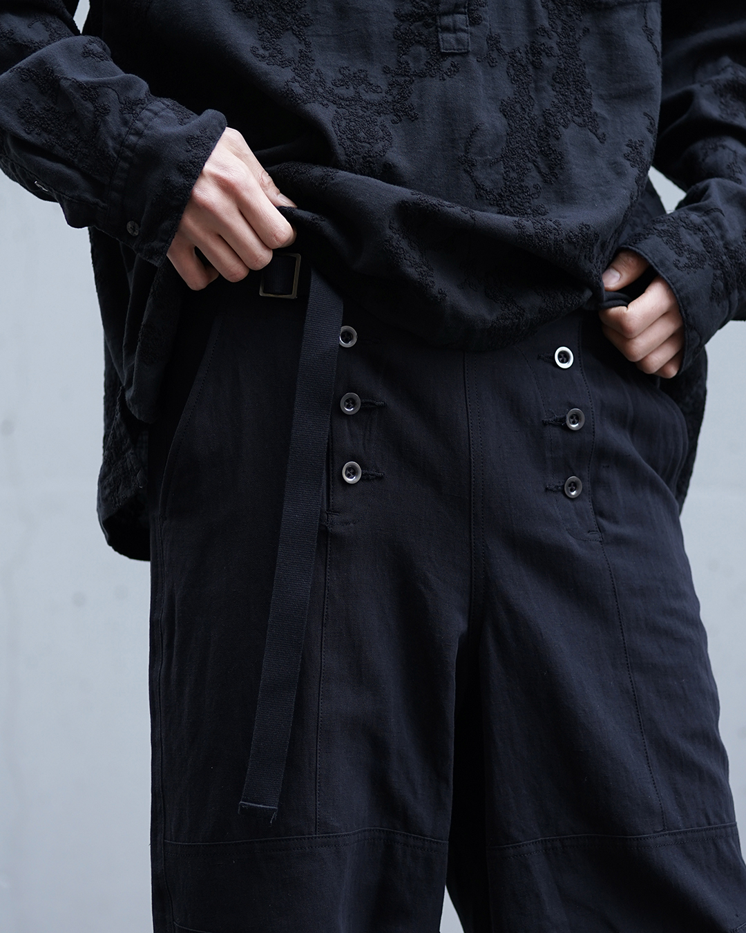 【The Viridi-anne (ザヴィリディアン) 】密かな意匠をじっくり楽しむパンツ