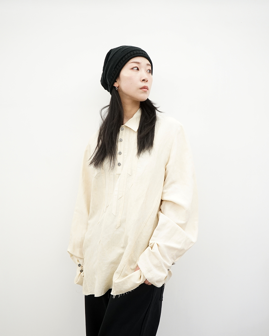 Forgotten Materials (フォアゴットン・マテリアルズ)　羽織りのシャツにサルエルで