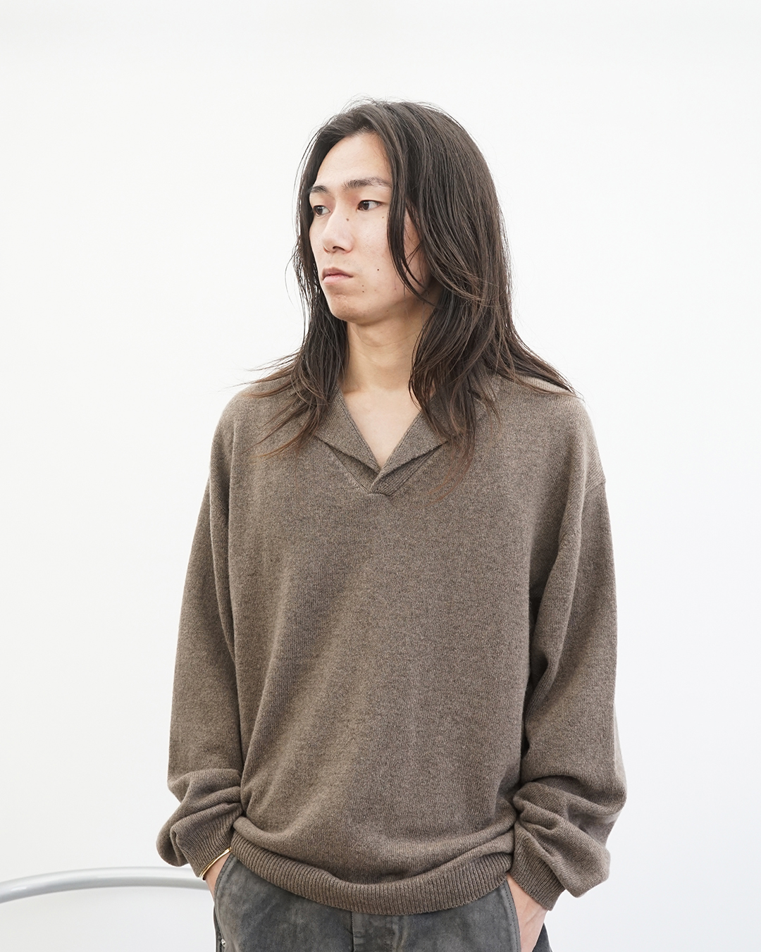 【Blanc YM（ブランワイエム）】ラペル付きのスキッパーニットで大人っぽく