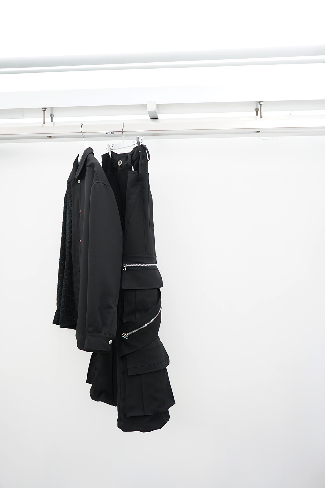 【A.F ARTEFACT】24AW　ブランドらしさが光るシャツとパンツ２型
