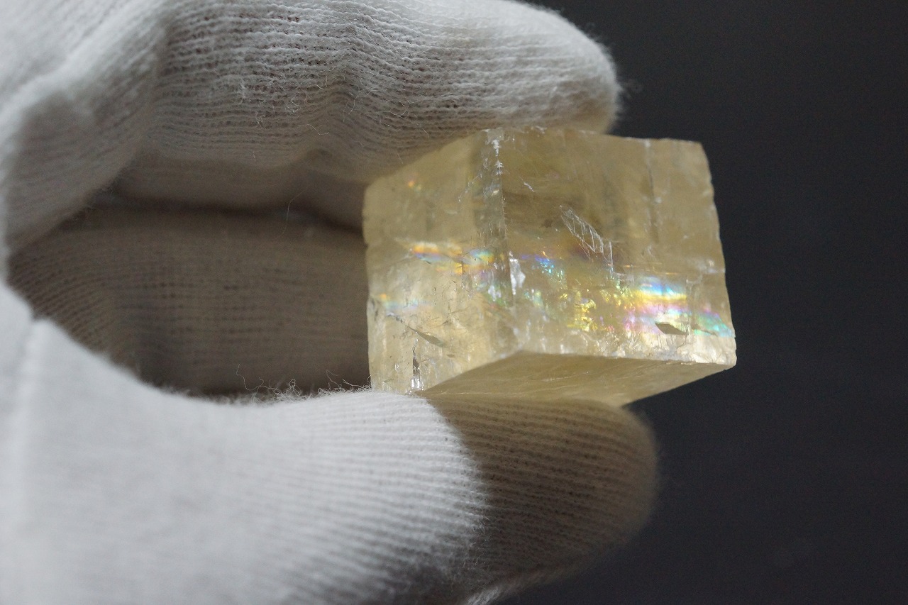 レインボーカルサイトが入荷しました☆