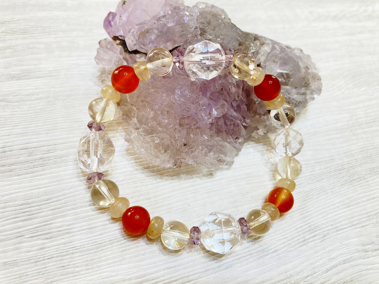 今日はパワーストーンブレスレットが入荷しました☆