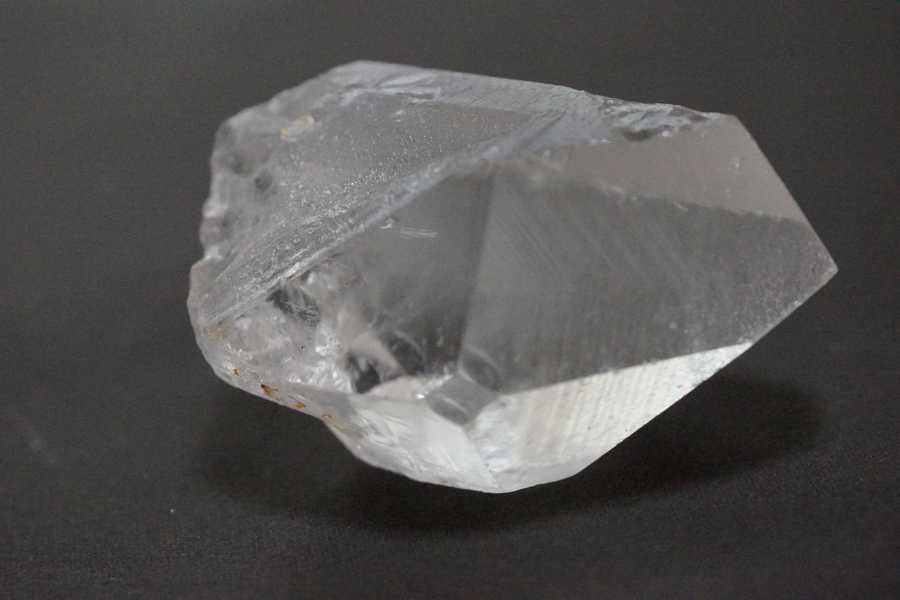 ファントム水晶にイシス水晶・ウインドウもついていて盛り沢山の水晶が入荷しました☆
