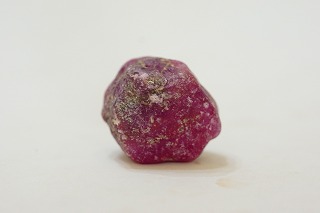 今日は貴重なルビーとタンザナイトのタンブルが入荷しました☆