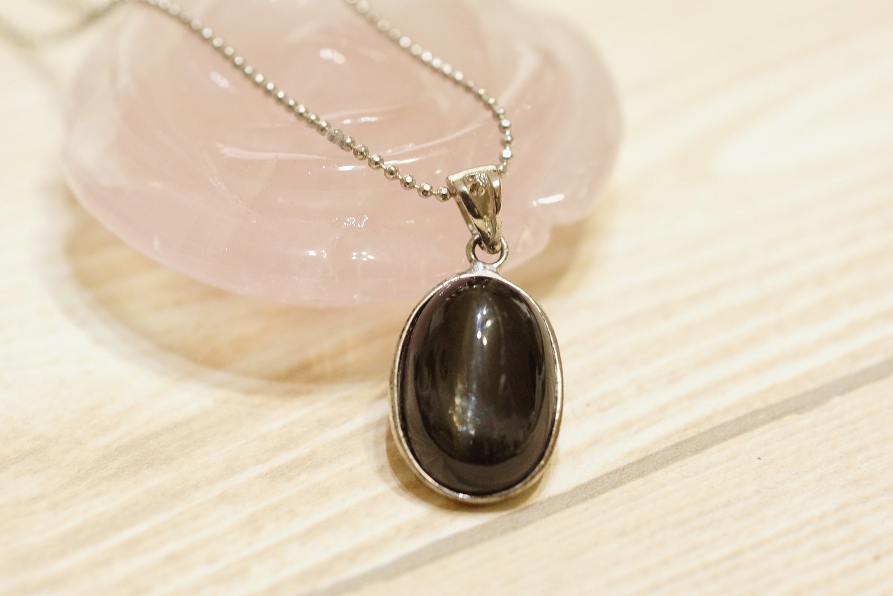 綺麗なブラックスターサファイアが入荷しました！