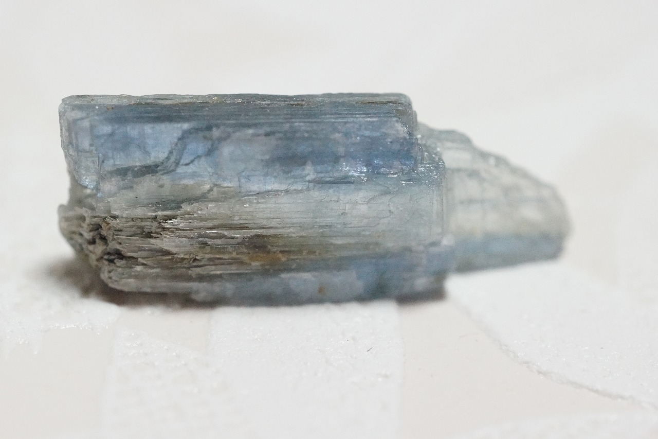 霊性が高いスピリチュアルストーン、カイヤナイトが入荷しました☆