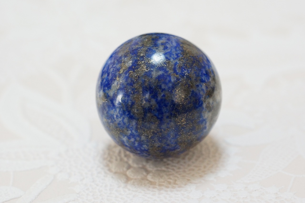 地球のようなラピスラズリ丸玉が入荷しました☆