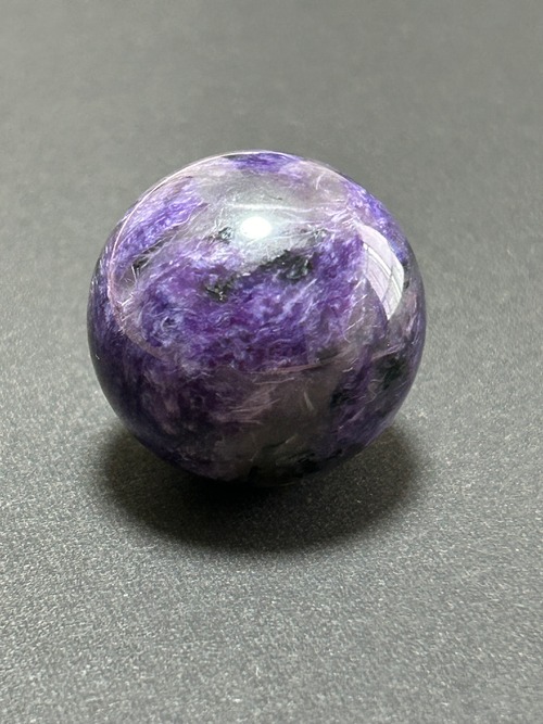 美しいチャロアイトの丸玉　約28mmが入荷しました☆