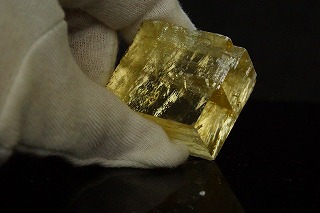 黄金のようなゴールデンカルサイトや可愛いピンクトルマリンが入荷しました☆