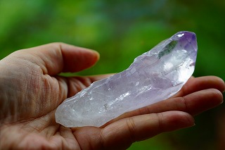 今日は人気のあるラベンダーアメジストやアマゾナイト(天河石）が再入荷しました☆