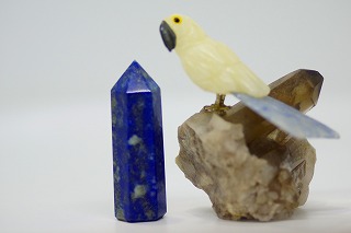 美しいラピスラズリのポイントが入荷しました☆