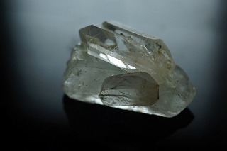 ツインソウル水晶が二個乗っかったブラジル産水晶ポイントが入荷しました☆