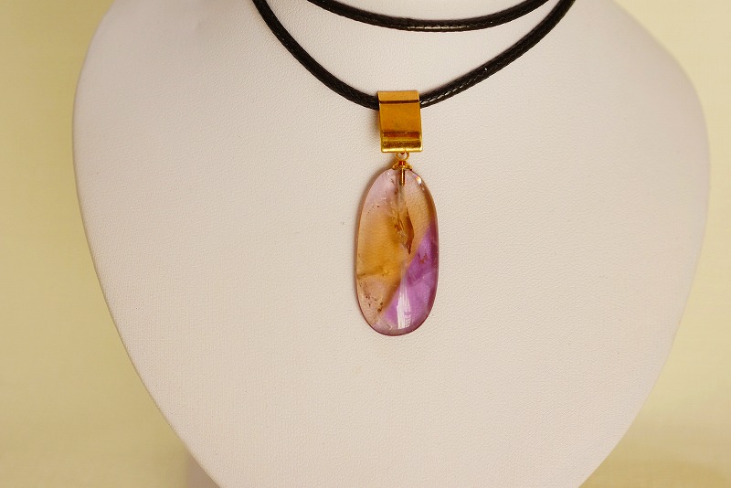 美しいアメトリンなどの天然石ペンダントが色々入荷しました☆