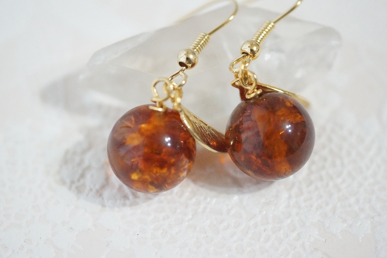 絶対可愛い♡大人気琥珀ピアスが入荷しました☆