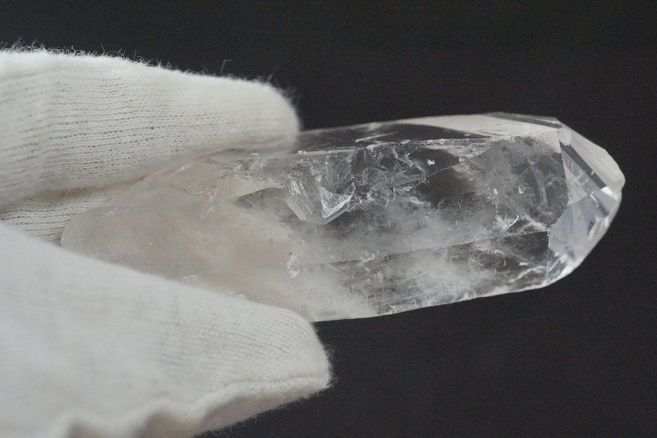 美しい水晶のポイントが入荷しました☆