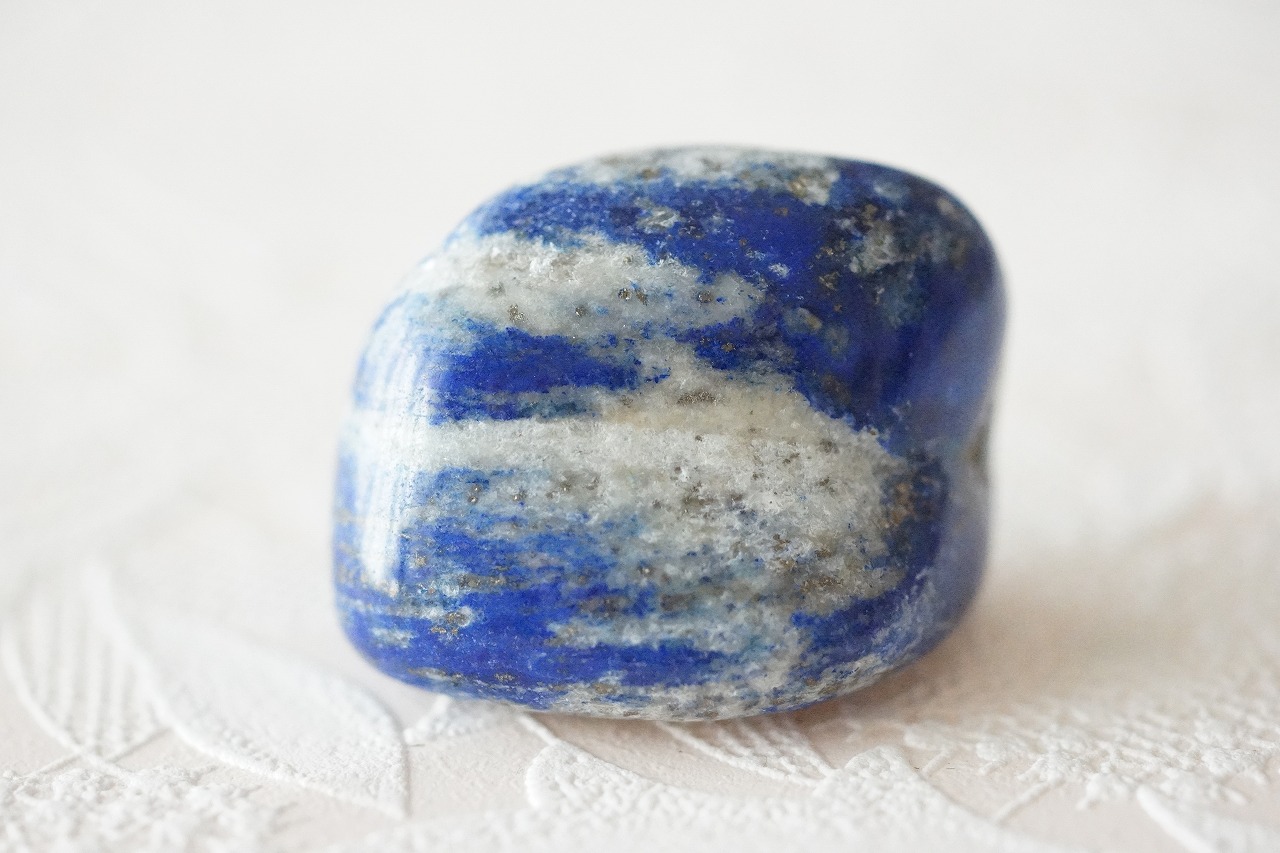 大きめのラピスラズリタンブルが入荷しました☆