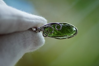 モルダバイトのペンダントトップが入荷しました☆