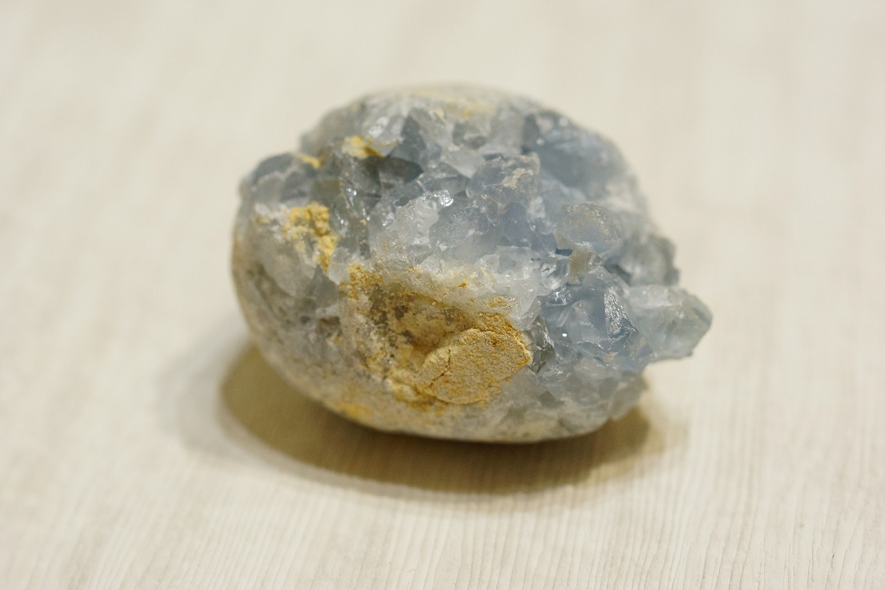 可愛いセレスタイトや、お月様のような可愛いカルサイトが入荷しました☆