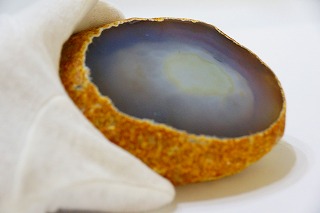 恐竜の卵のようなメノウ（瑠璃）が入荷しました！