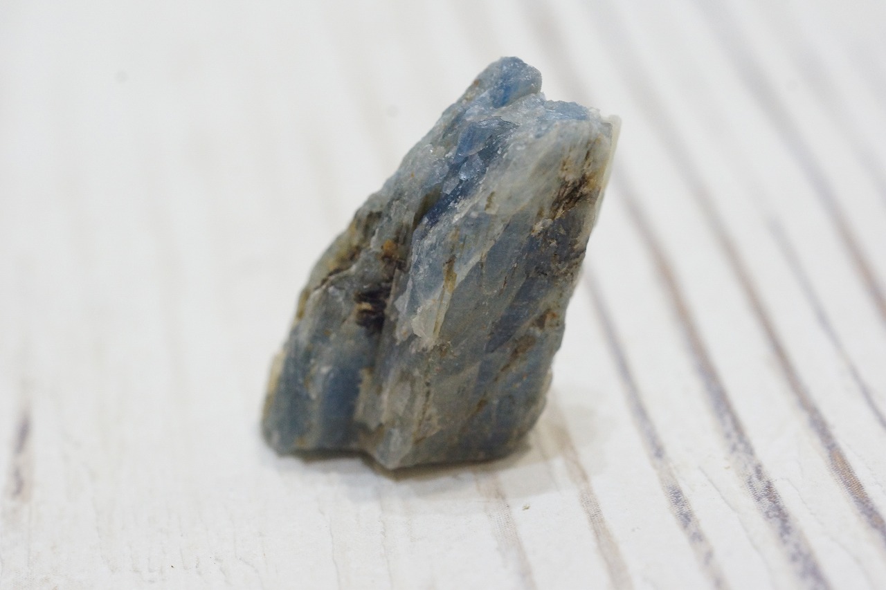 スピリチュアル性の高い石☆カイヤナイトの原石が入荷しました☆