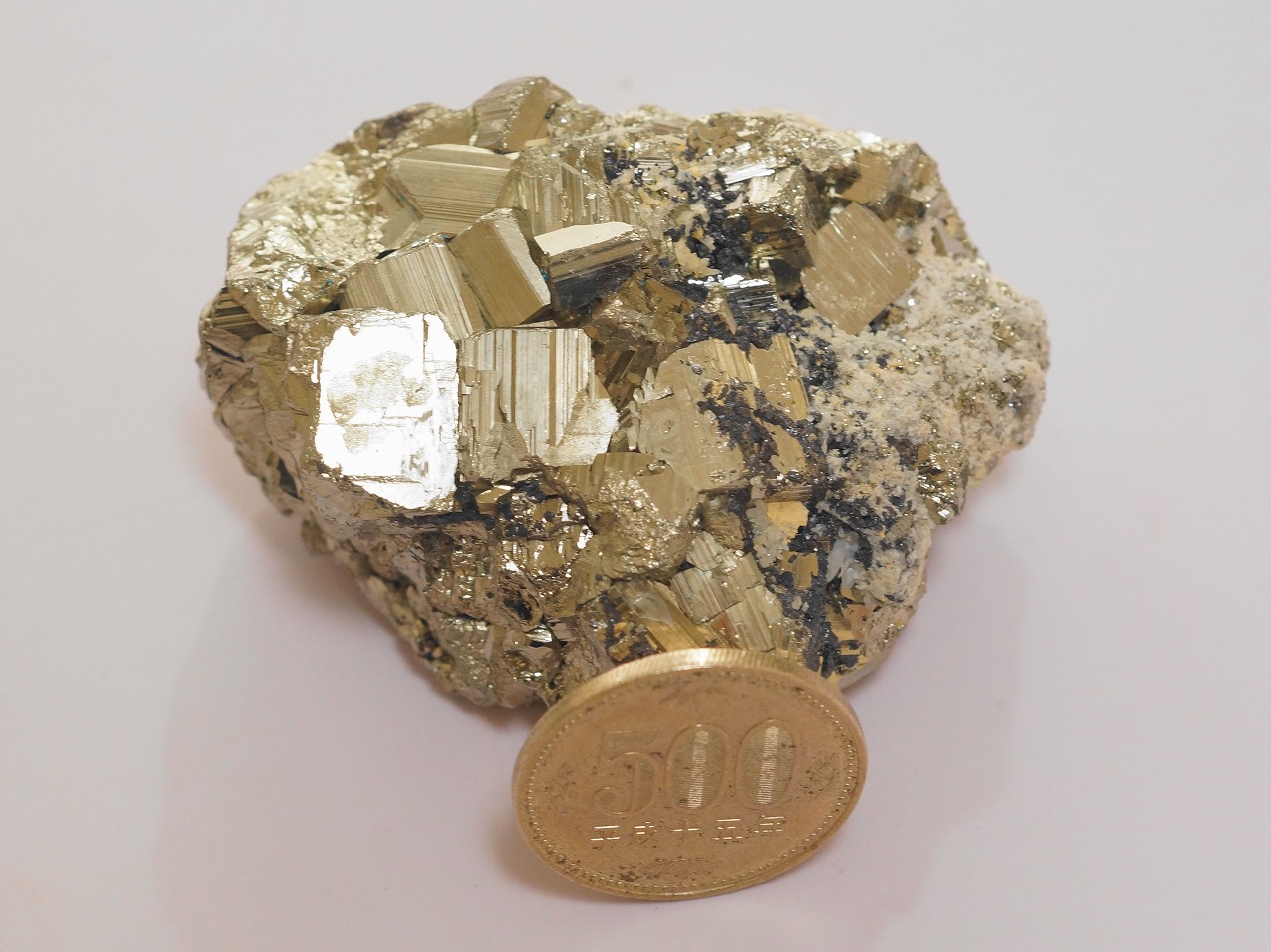 黄金のようなパイライトが入荷しました☆