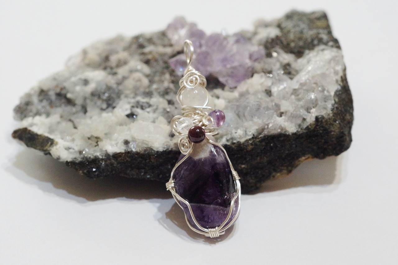 オーラライト23とアゼツライトのペンダントトップが入荷しました☆