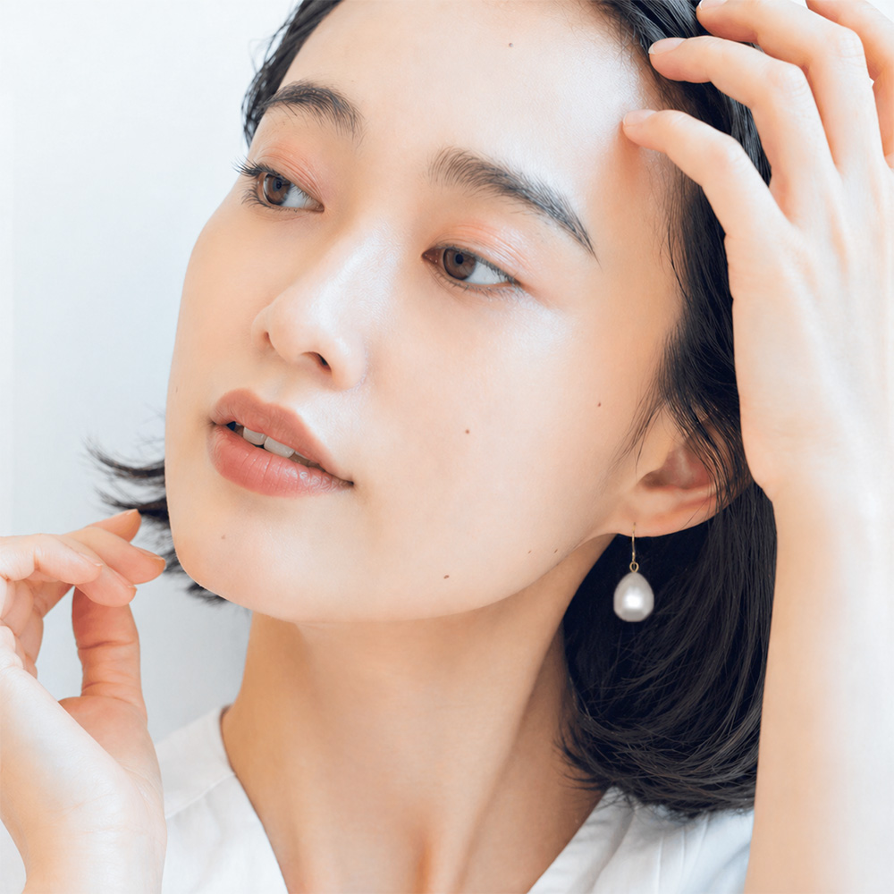 バロックパールを普段使いするコツ|Tシャツ・シャツ・ニットに上品に合わせる方法