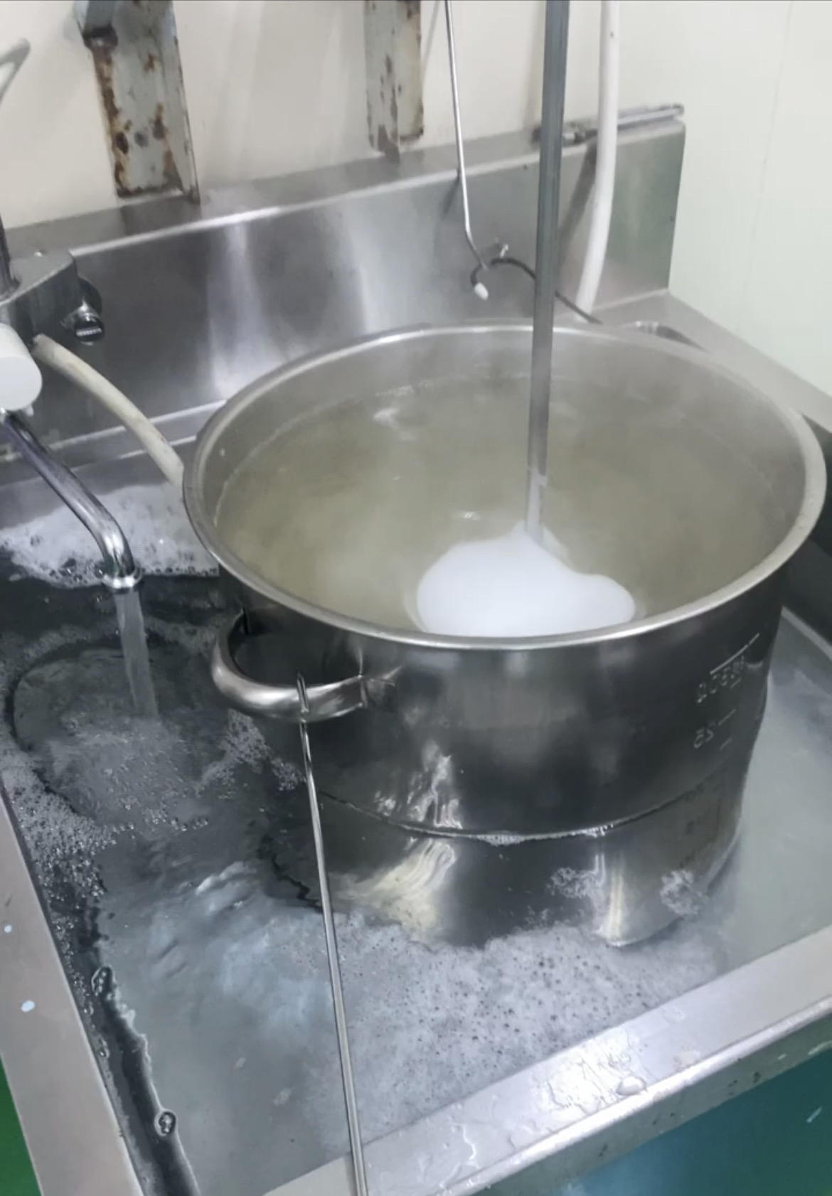 40代の「髪のうねり・モヤモヤ」はシャンプーで変わる！艶とまとまりを取り戻す秘訣