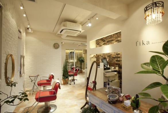 ４０代からの頭皮改善！マッサージと栄養活性剤で白髪・抜け毛に確かな手応えを。