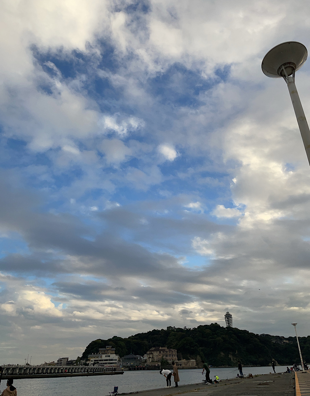 片瀬漁港から