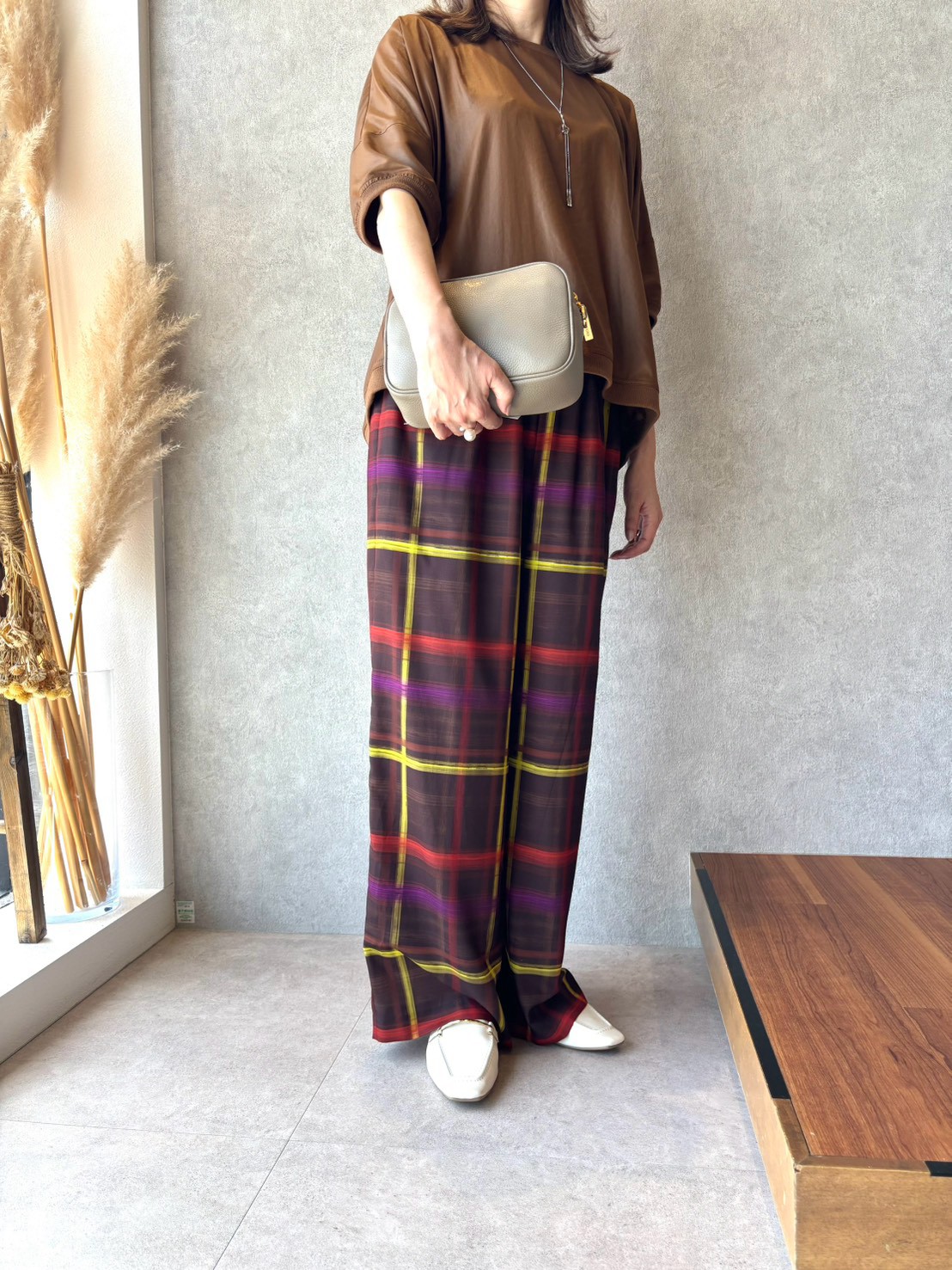 チェックを主役に、秋を先取り。大人のための“柄パンツ”コーデ