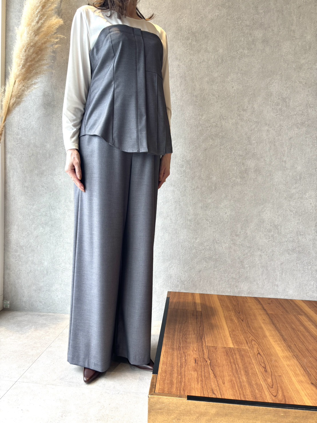 一枚でつくる、秋の洗練レイヤード