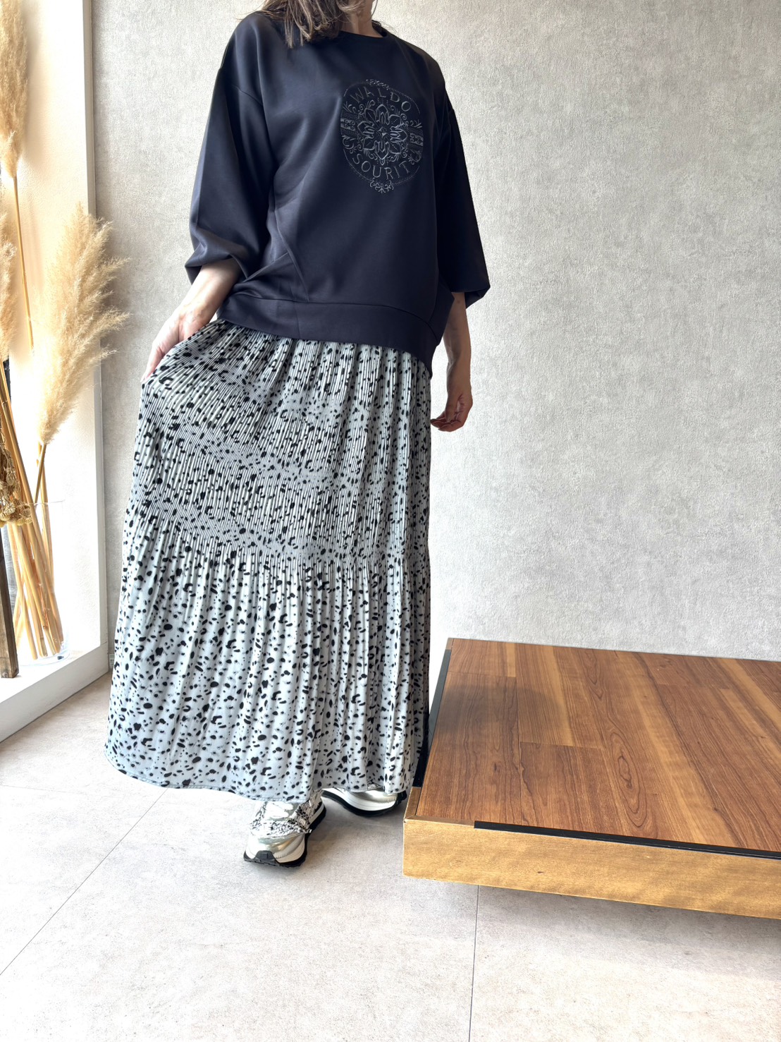 秋の始まりは、ちょっとだけ大胆に。大人のための「レオパード」コーデ