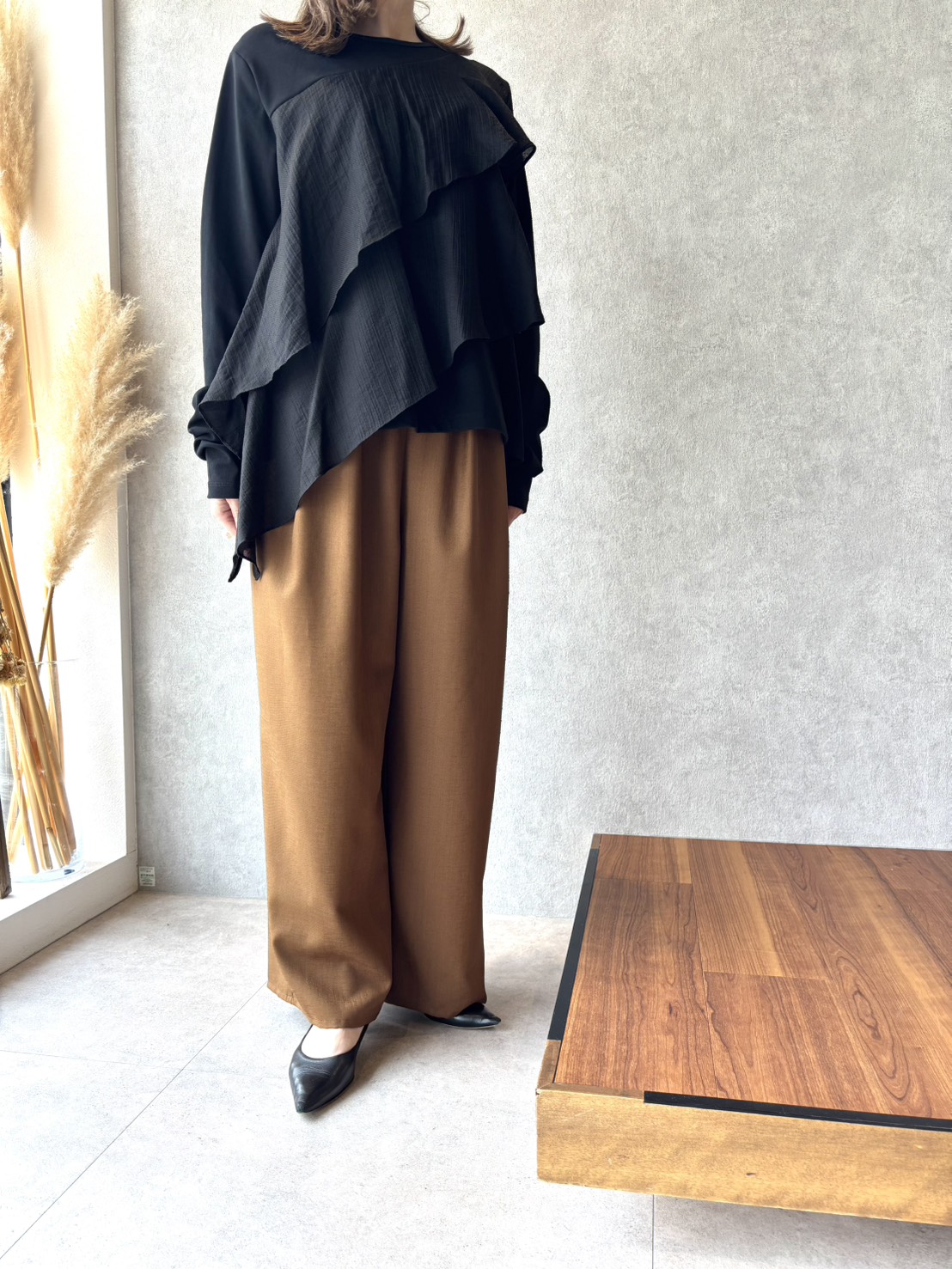 「シンプルなのに、なぜか目を惹く。」大人のための秋スタイル