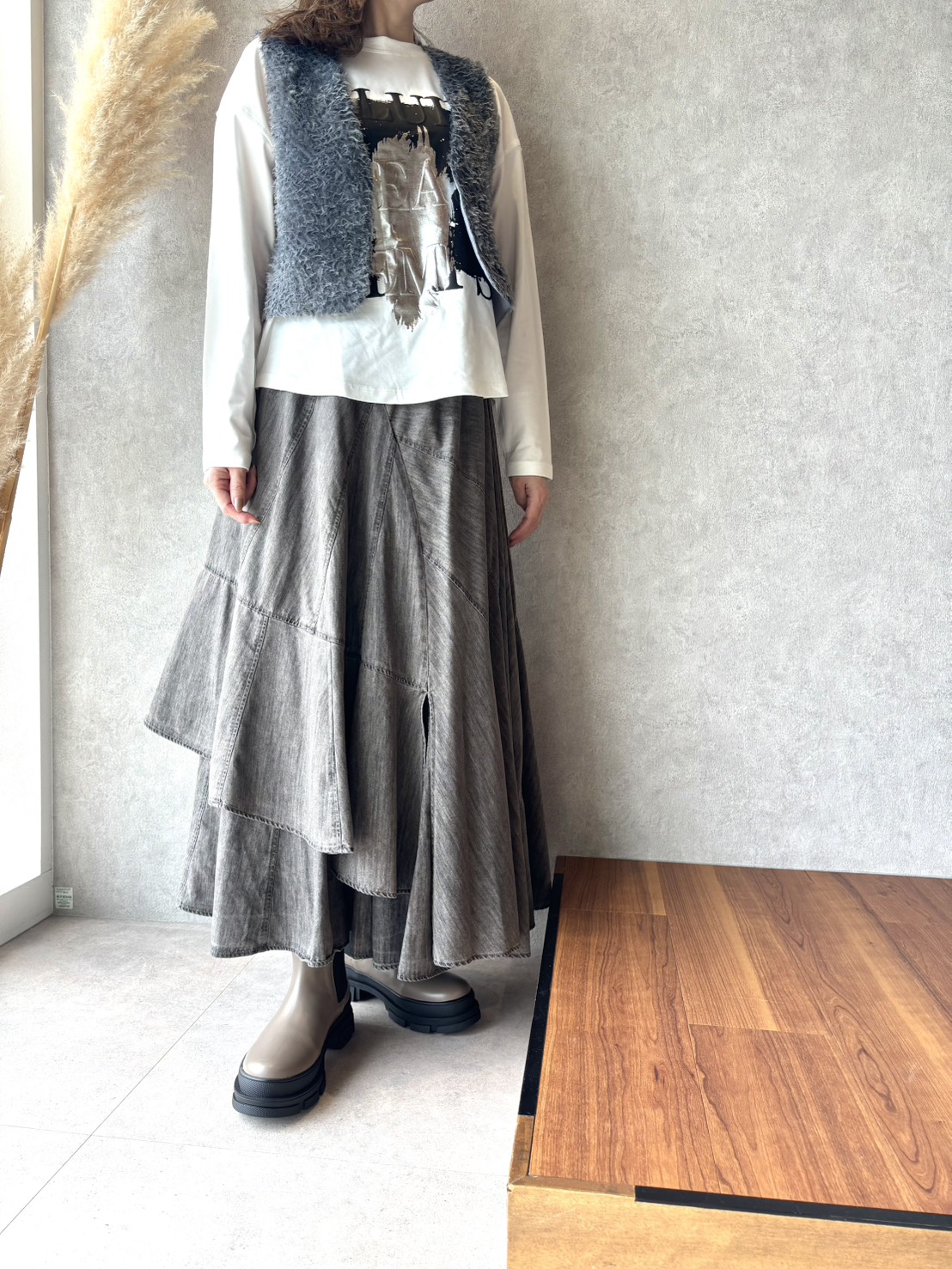 重ねるだけで、いつもの私が変わる。 秋のおしゃれは、“一枚”で完成しない。