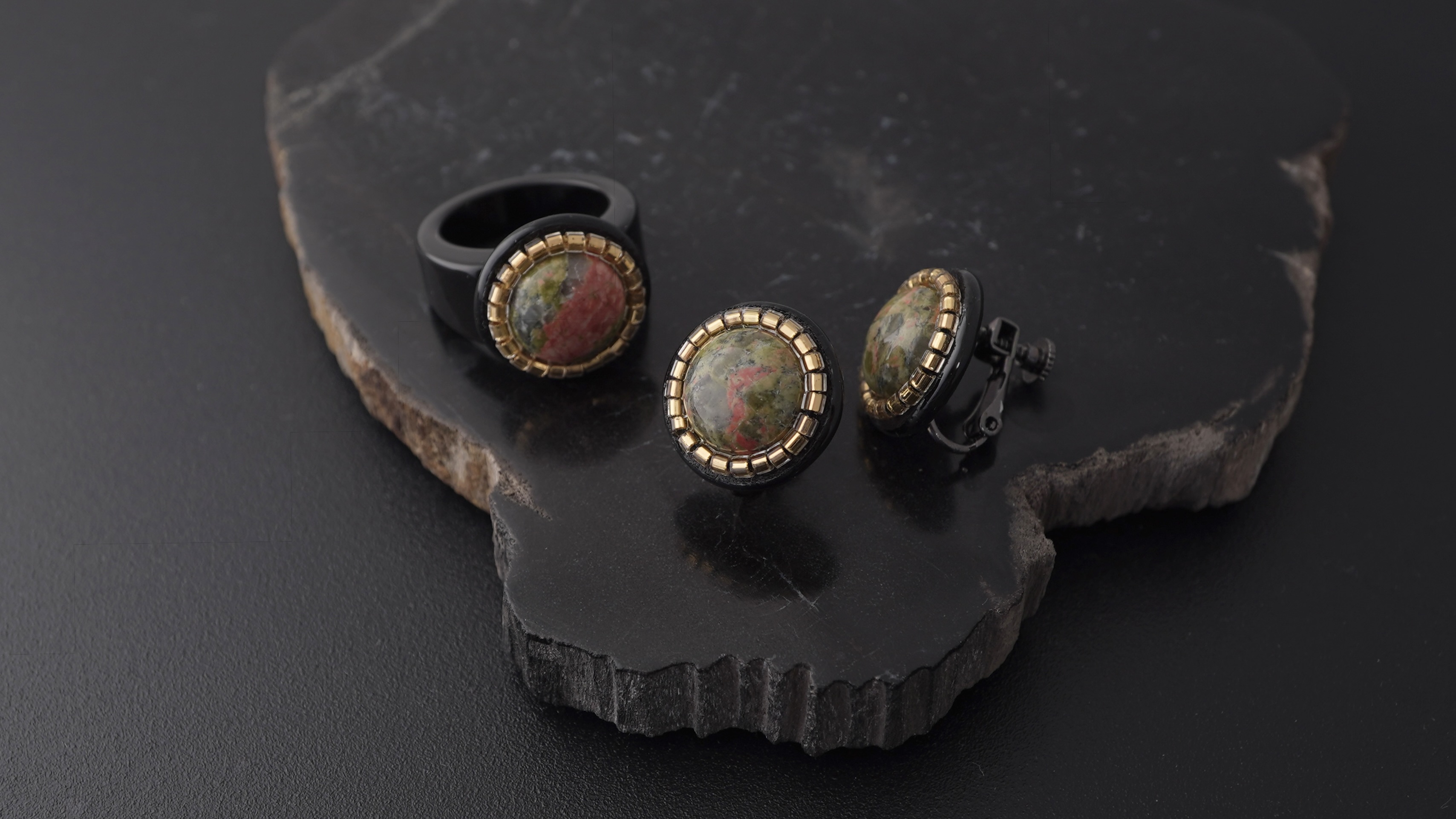 Unakite Collection、9/19リリース